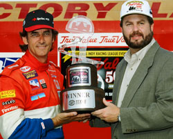 Luyendyk receives inaugural trophy from Eddie Gossage