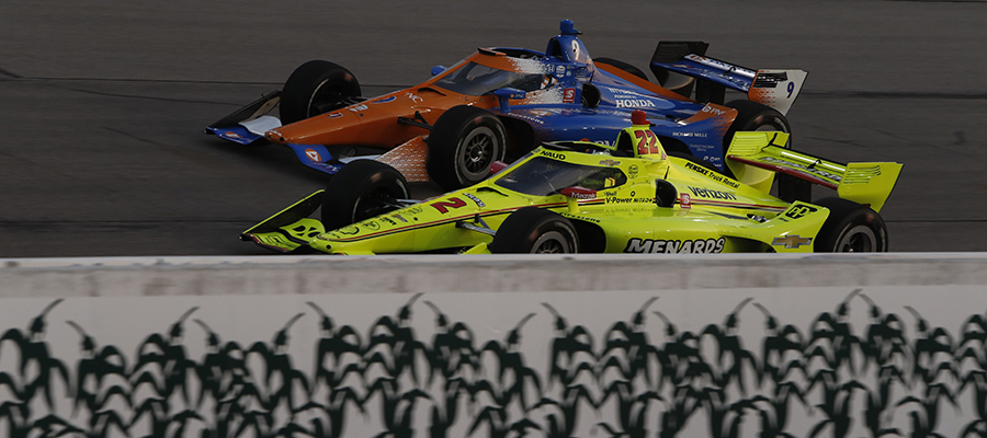 Simon Pagenaud battles Scott Dixon