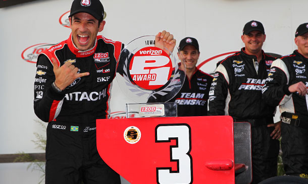 Castroneves claims the Verizon P1 Award for Iowa