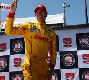 Hunter-Reay comes through on final lap