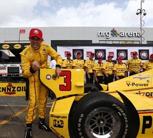 Castroneves starts first in Race 2 at Houston