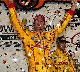 Hunter-Reay blitzes way to victory in Iowa