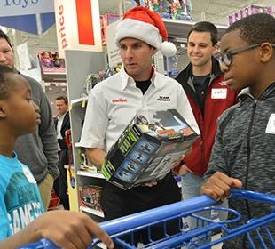 Power, Castroneves spread the holiday cheer 