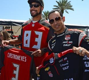 Notes: Castroneves shows All-Pro the ropes