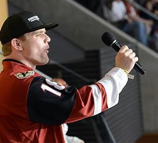 Daly has howling good time at NHL’s Arizona Coyotes game