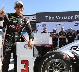 Castroneves breaks track record on way to winning Phoenix pole