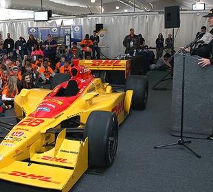 Hunter-Reay gets students' minds racing at STEM fair