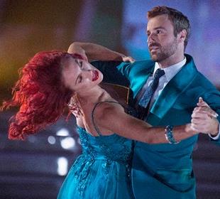 Hinchcliffe ties for top judges' score in 'Dancing with the Stars' debut