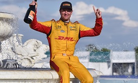 Thumbnail for Hunter-Reay follows through on wet, winning promise in Detroit