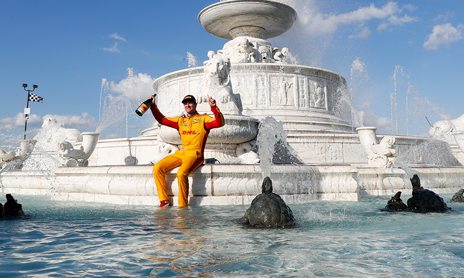 Now a tradition: A dip in Detroit's fountain