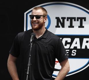 Wentz Receives Warm Welcome in Command Performance
