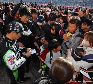 Sato Thanks Honda, Fans with Demonstration Drive at Motegi
