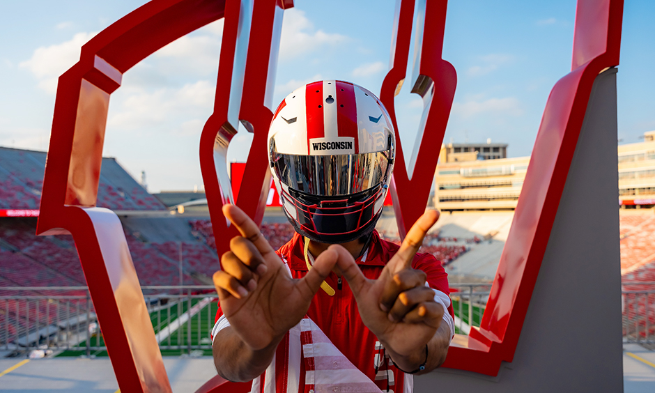 badger football player helmet Riddell Wisconsin Badgers Speed Flex Authentic Helmet, shell Get ready to elevate your fan cave with the ultimate Wisconsin Badgers collectible The Fanz Collectibles Miniature Helmet features your photo inside that you can view through an eyepiece opening Badger is Back - YouTube